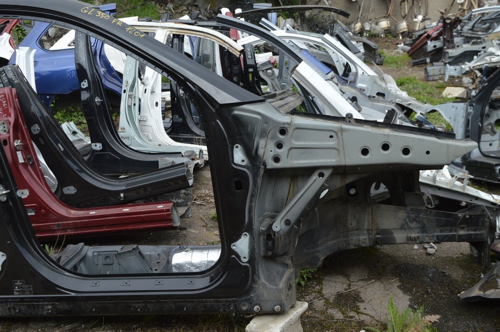 Четверть передняя правая Mercedes X164 GL (01) черный 197 с батоном