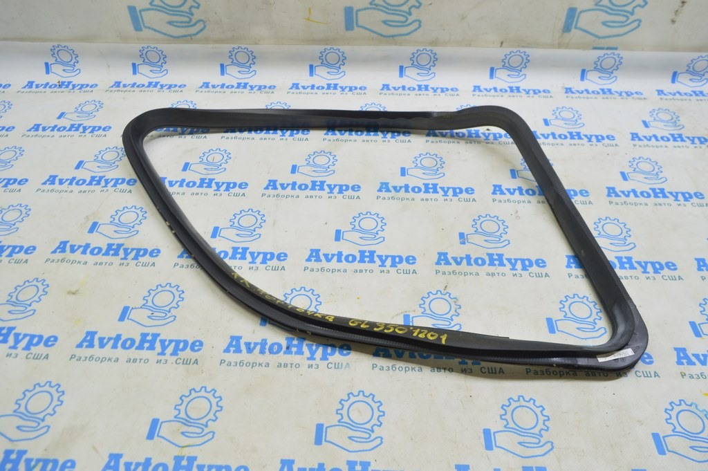 Уплотнитель форточки зад прав Mercedes X164 GL