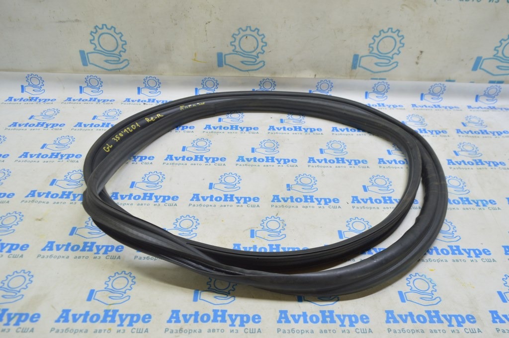 Уплотнитель (резина) двери багажника Mercedes X164 GL