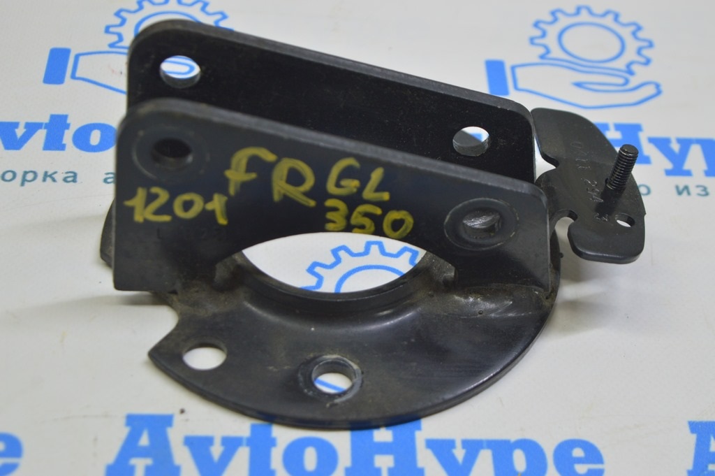 Крепление распорки передних стоек прав  Mercedes X164 GL
