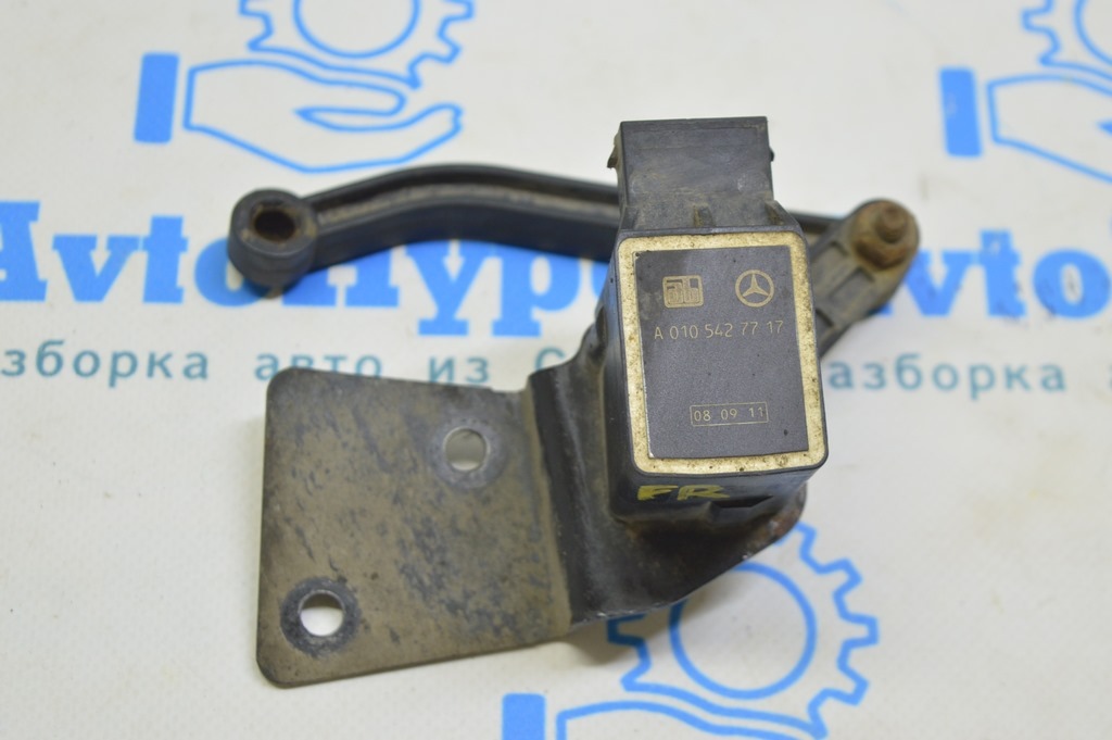 Датчик наклона кузова перед прав Mercedes X164 GL W164 ML с тягой (01)