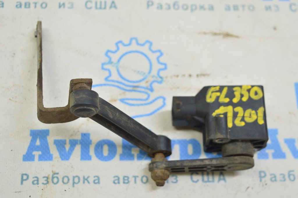 Датчик наклона кузова зад прав Mercedes X164 GL W164 ML с тягой (01)