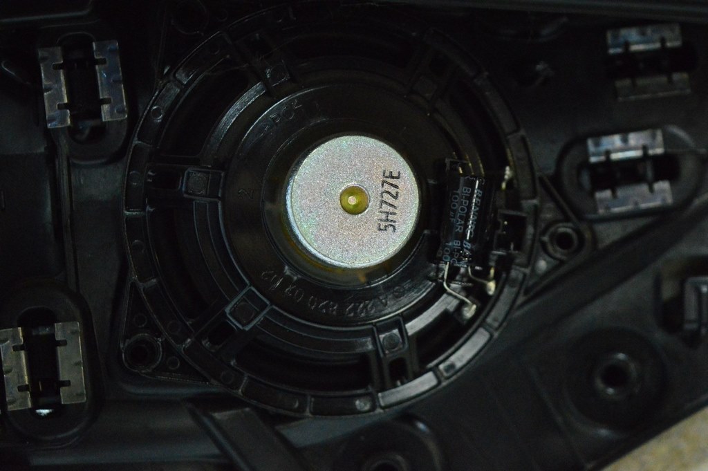 Динамик дверной перед прав верх Mercedes GLC X253 16- (01)