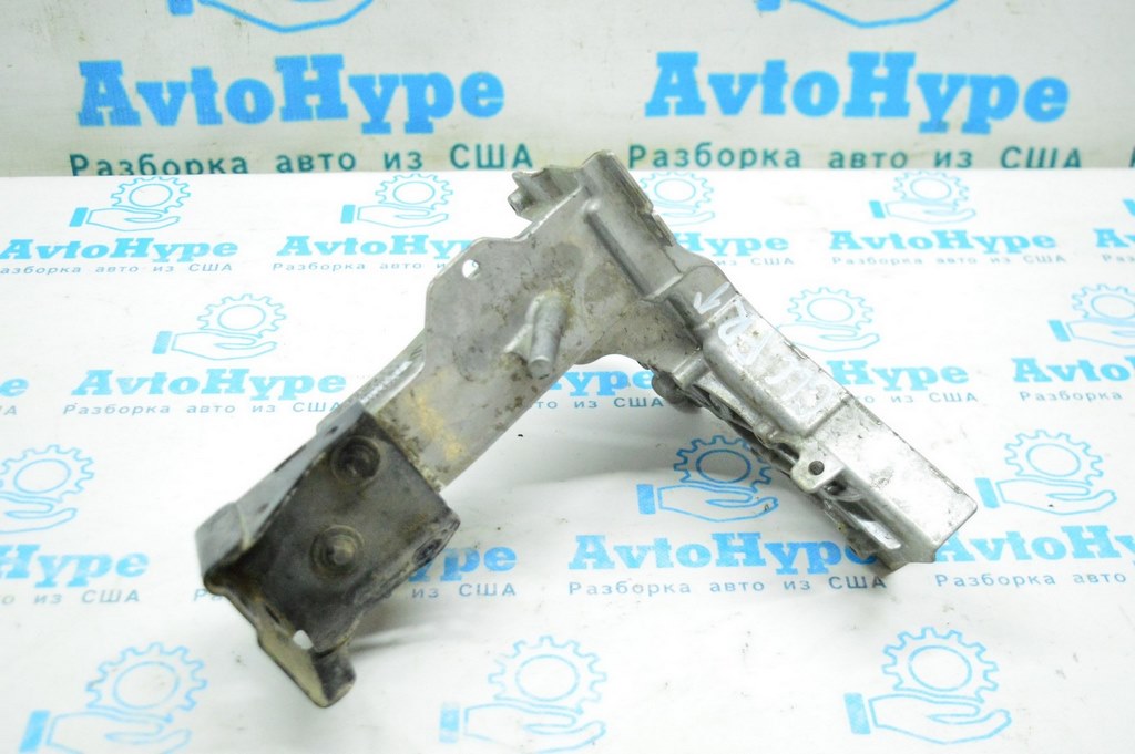 Скоба крепления планки телевизора вертикальной Г образной прав Mercedes GLC X253 16-