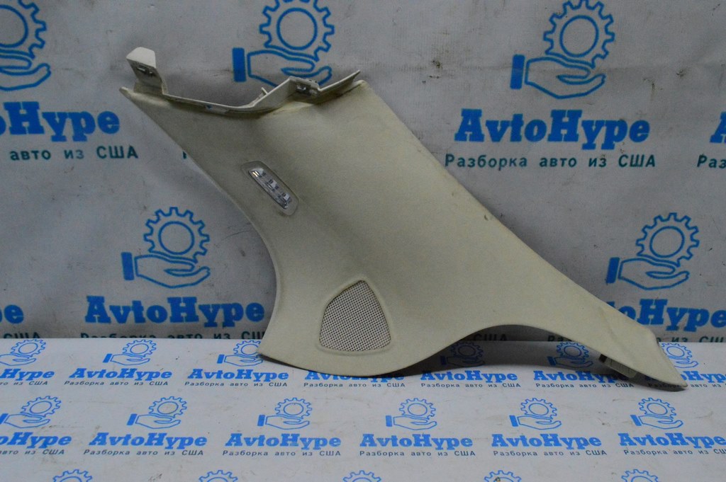 Накладка задней стойки возле двери багажника прав Mercedes GLC X253 16- беж алькантара