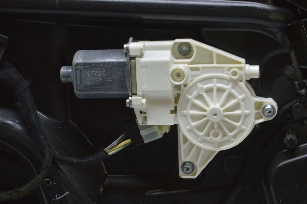 Мотор стеклоподъемника перед прав Mercedes GLE-class C292 12-19