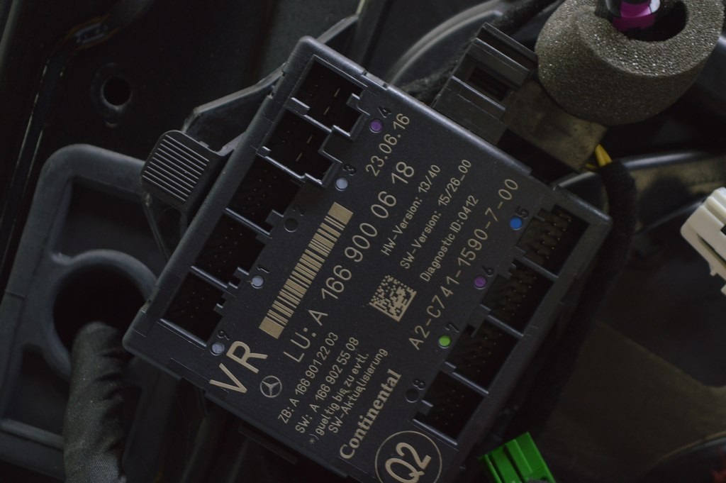 Компьютер двери передней прав Mercedes GLE-class C292 12-19