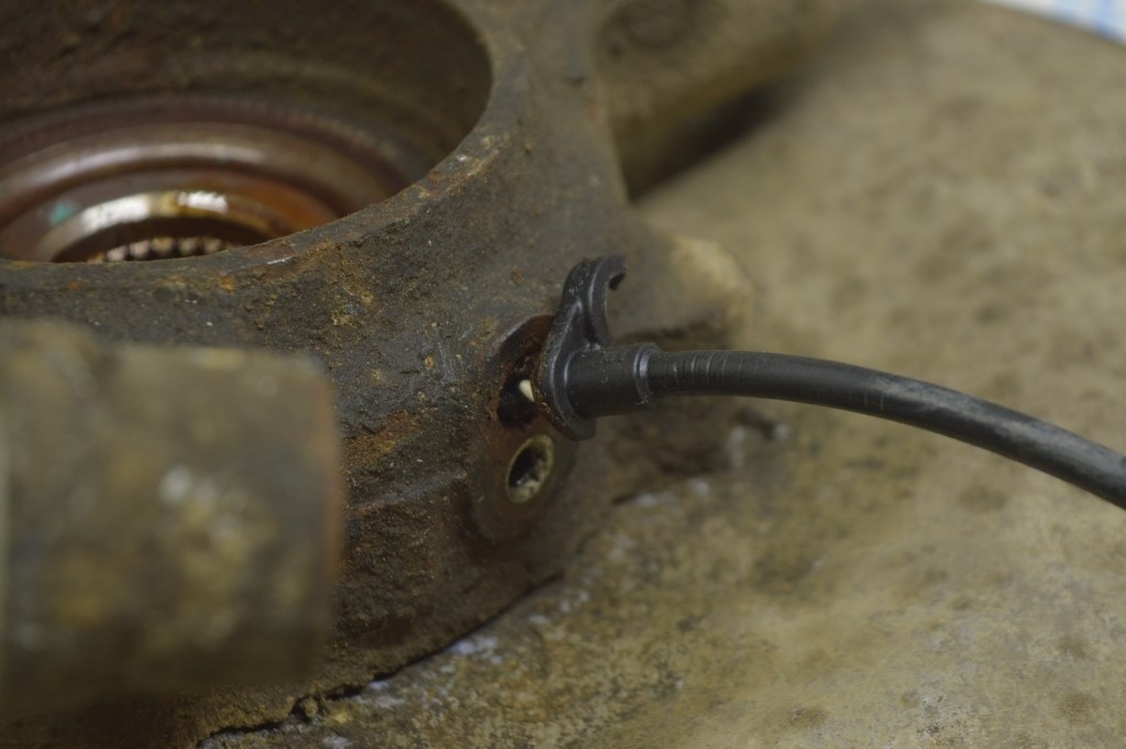 Датчик ABS задний левый Mercedes GLE-class C292 12-19 (01) сломан