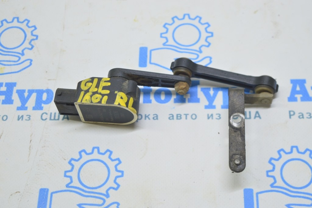 Датчик положения кузова с тяжкой задний левый Mercedes GLE-class C292 12-19 (01)