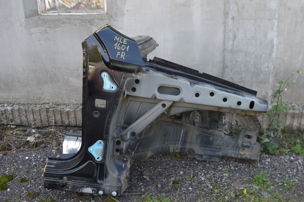 Четверть передняя правая Mercedes GLE-class C292 X166 12-19 (01) черная, без верх стойки