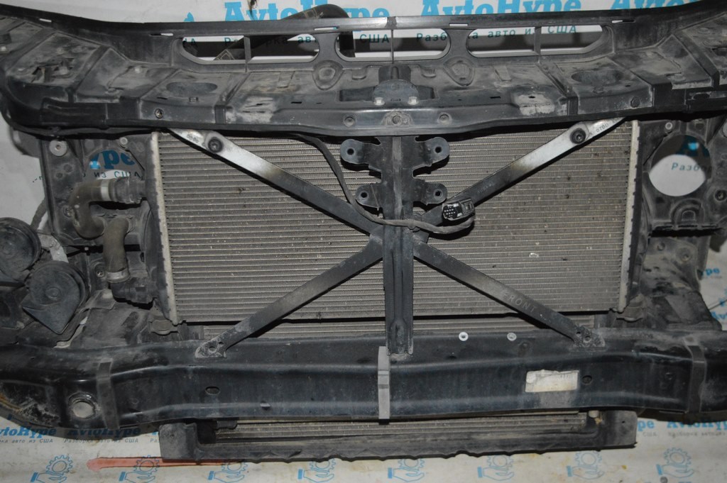 Распорка телевизора Mercedes GLE-class C292 12-19 пачка в сборе