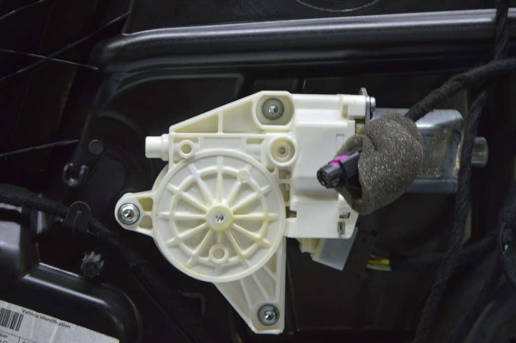 Мотор стеклоподъемника перед лев Mercedes GLE-class C292 12-19