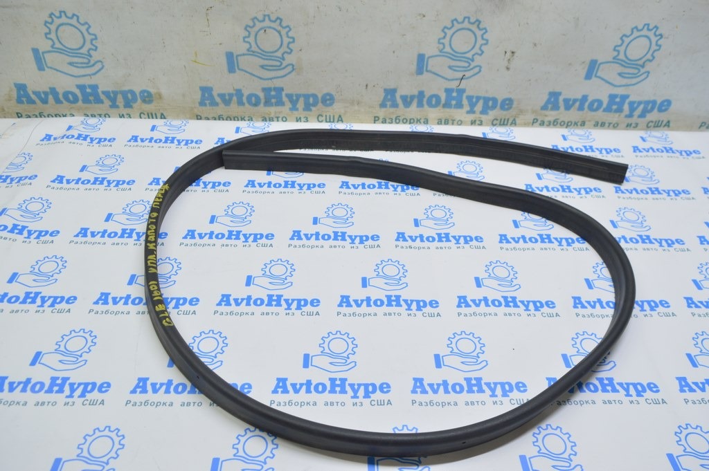 Уплотнитель капота Mercedes GLE-class C292 12-19 передний