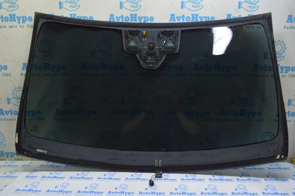 Лобовое стекло Mercedes GLE-class C292 12-19 под камеру, подогрев (01) скол