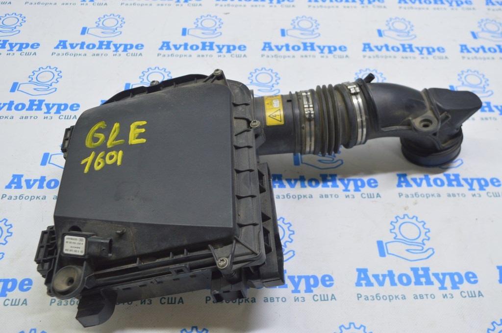 Воздуховод от корпуса воздушного фильтра левый Mercedes GLE-class C292 15-19 3.0