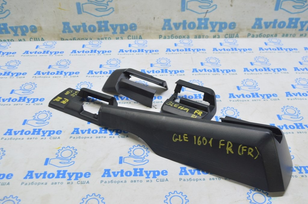 Накладка салазок пассажирского сиденья передняя правая Mercedes GLE-class C292 12-19 черн