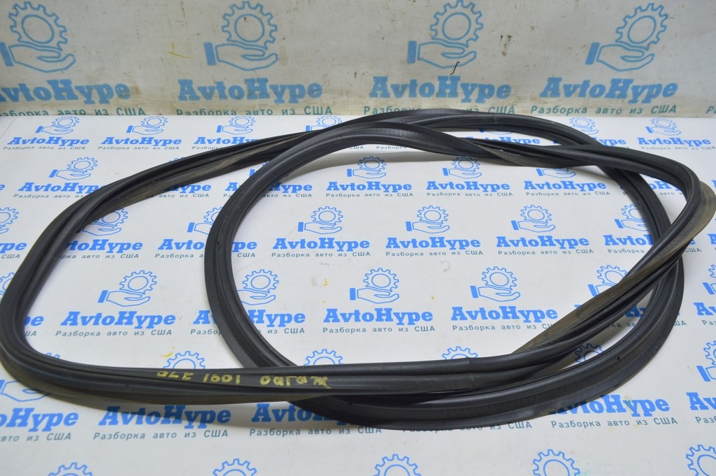 Уплотнитель (резина) двери багажника Mercedes GLE-class C292 12-19