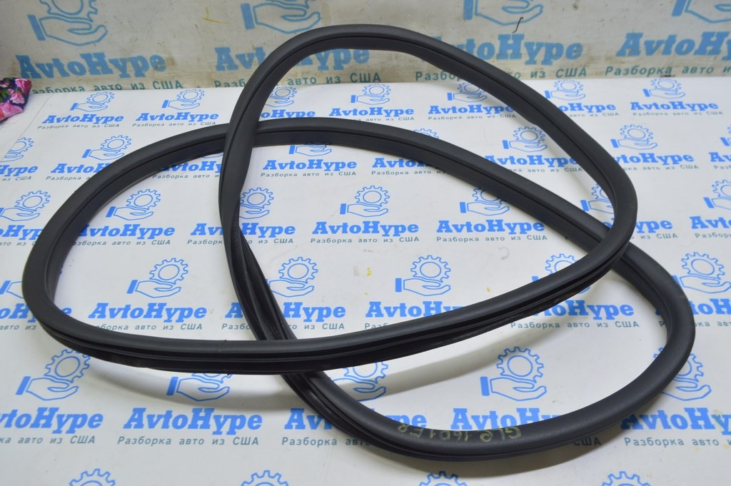 Уплотнитель дверного проема перед прав Mercedes GLE-class C292 12-19 черн