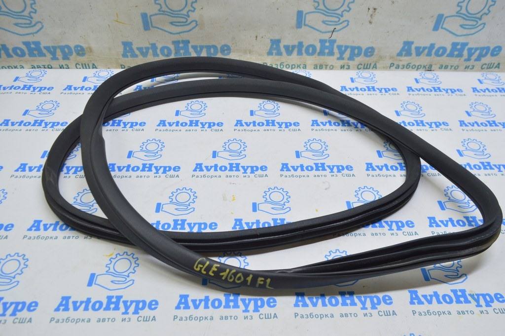 Уплотнитель дверного проема перед лев Mercedes GLE-class C292 12-19 черн