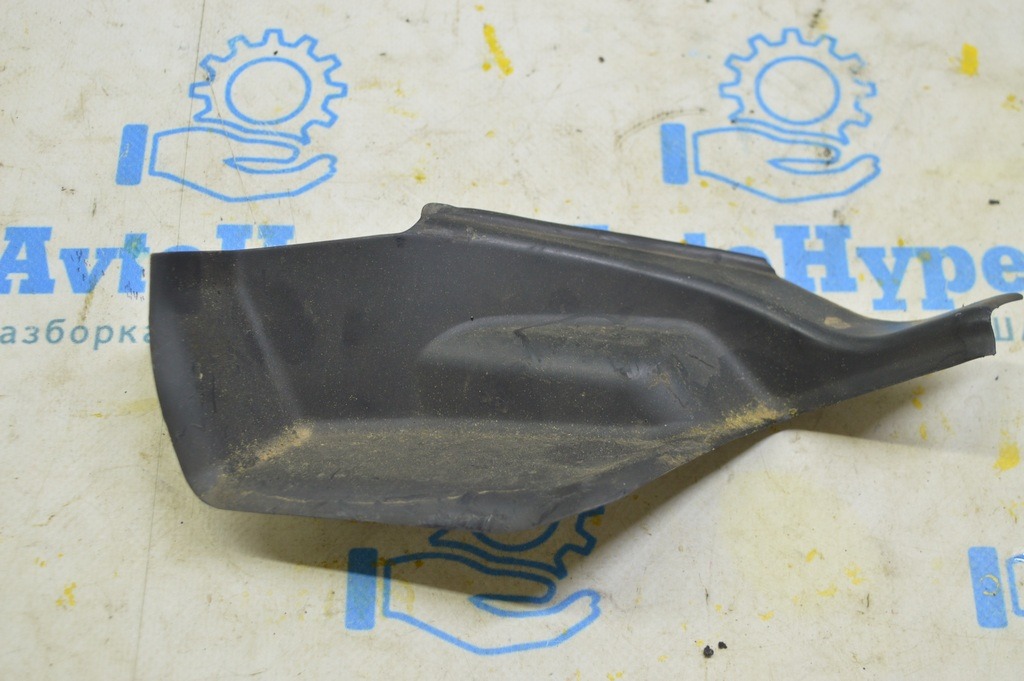 Уплотнитель решетки дворников правый Toyota Highlander 20-