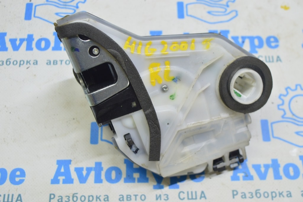 Замок двери задней левой Toyota Highlander 20-