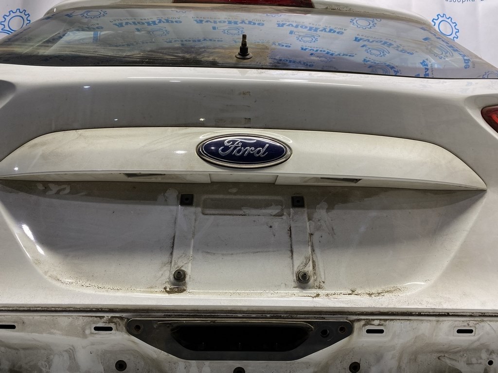 Молдинг двери багажника верх Ford Escape MK3 13-16 дорест без камеры белый (06)