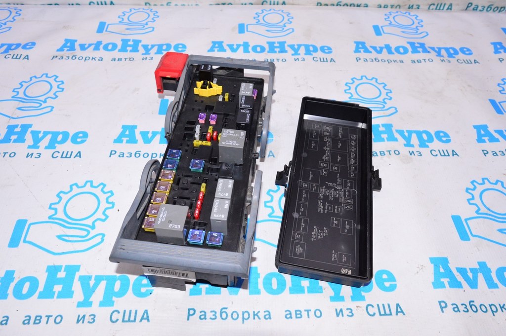 Блок предохранителей подкапотный Dodge Journey 11- 3.6 (03)