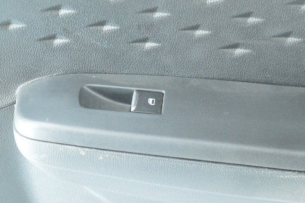 Управление стеклоподъемником зад прав Ford Escape MK4 20- с накладкой