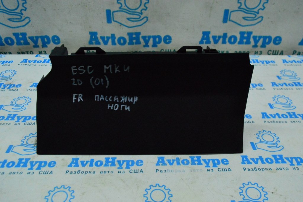 Накладка торпеды колени пассажир Ford Escape MK4 20- черный