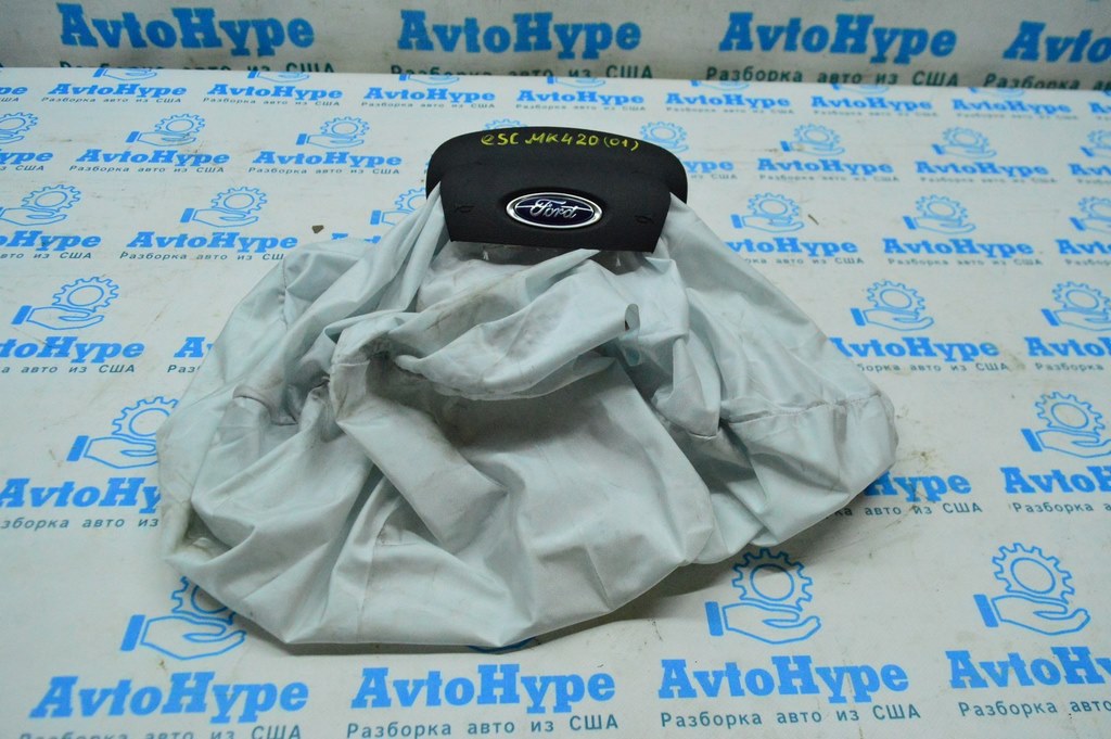 Подушка безопасности airbag в руль водительская Ford Escape MK4 20- (01) стрельнула