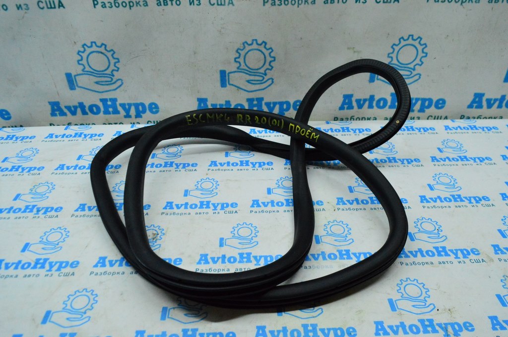 Уплотнитель дверного проема зад прав Ford Escape MK4 20-