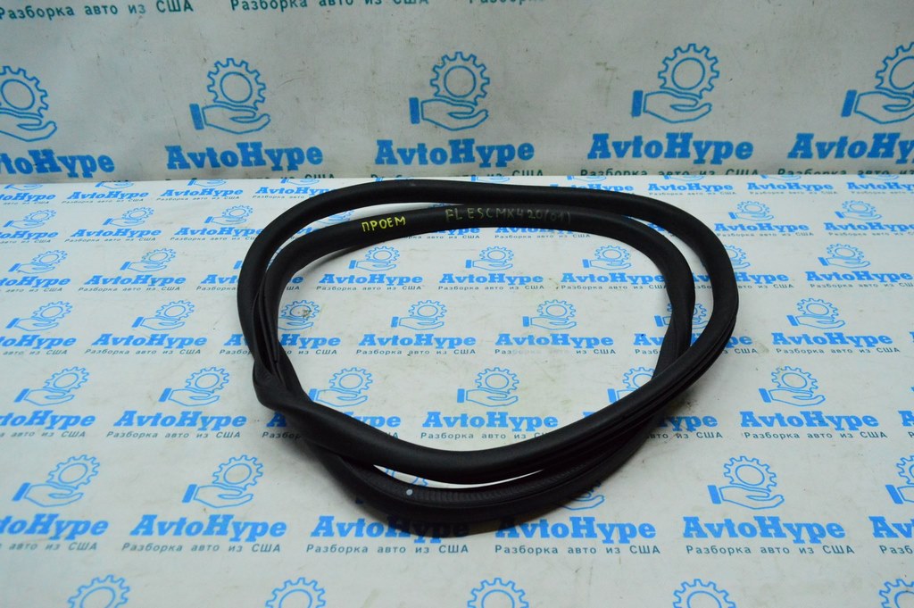 Уплотнитель дверного проема перед лев Ford Escape MK4 20-