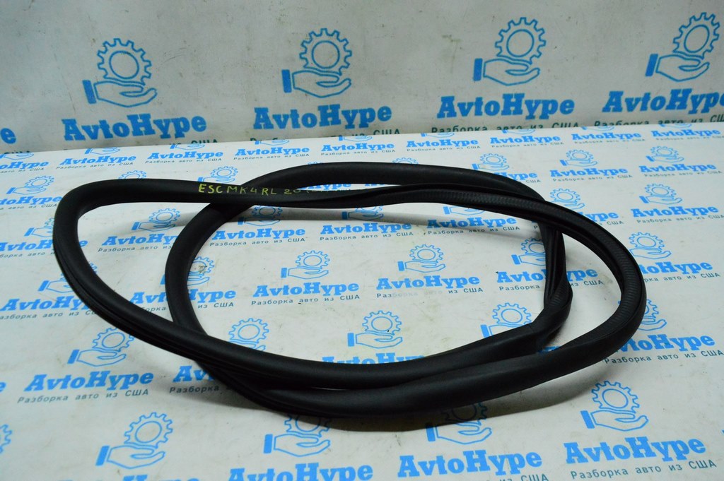 Уплотнитель дверного проема зад лев Ford Escape MK4 20-