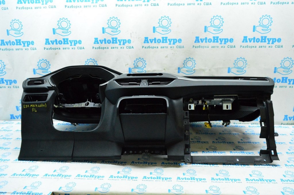 Торпедо передняя панель с AIRBAG Ford Escape MK4 20- под 2 динамика (01)