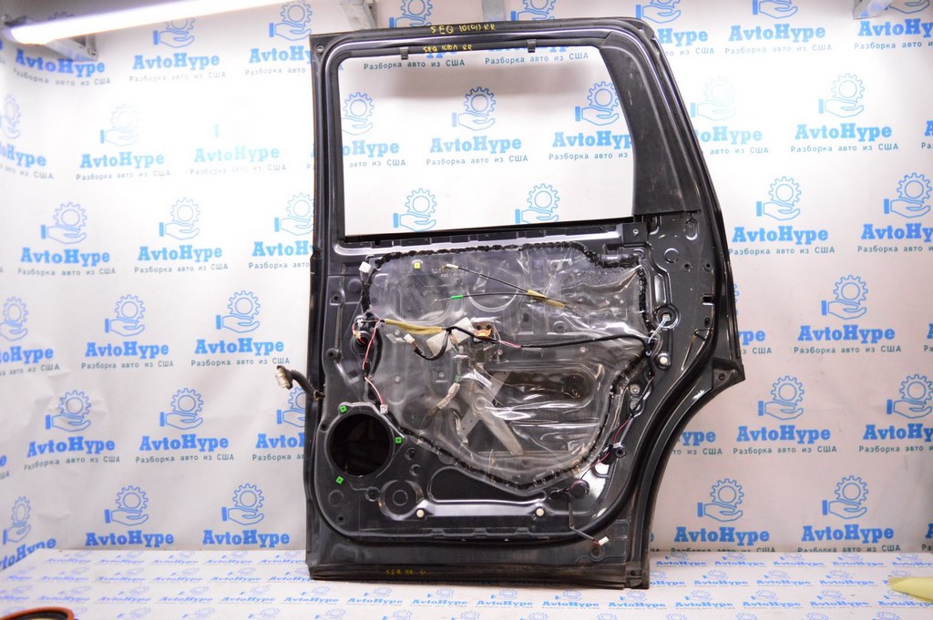 Уплотнитель стекла зад прав Toyota Sequoia 2008-2022