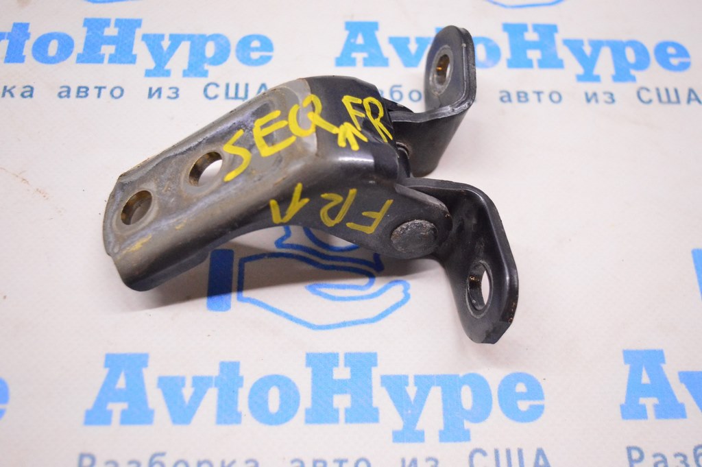 Петля двери верхняя перед прав Toyota Sequoia 2008-2022