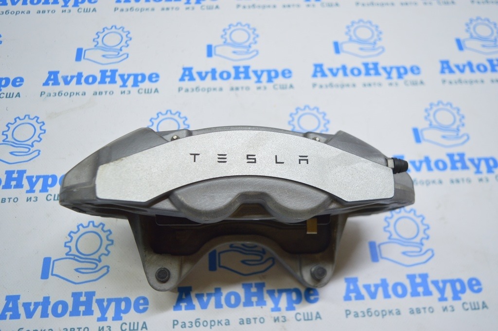 Суппорт передний правый Tesla Model 3 18- без колодок