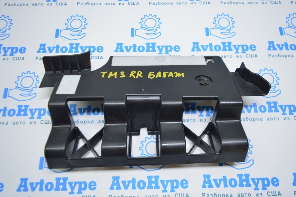 Кронштейн пола багажника правый Tesla Model 3 18-