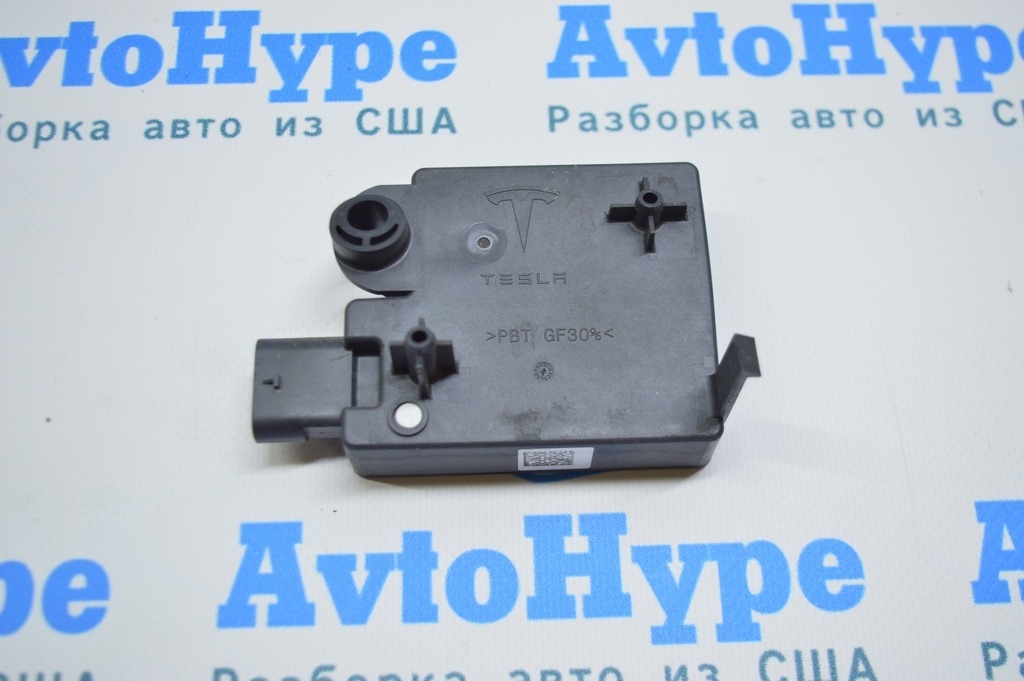 REAR BUMPER BODY CONTROL MODULE BCM Tesla Model 3 18- (01)