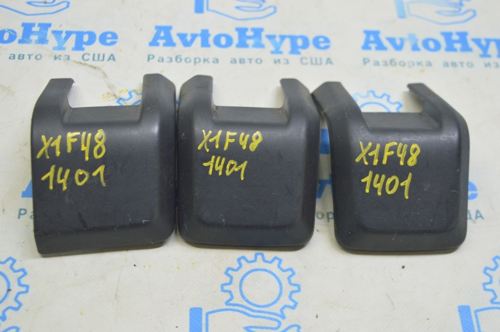 Накладка крепления заднего ряда сидений боковая BMW X1 F48 16-19 черная