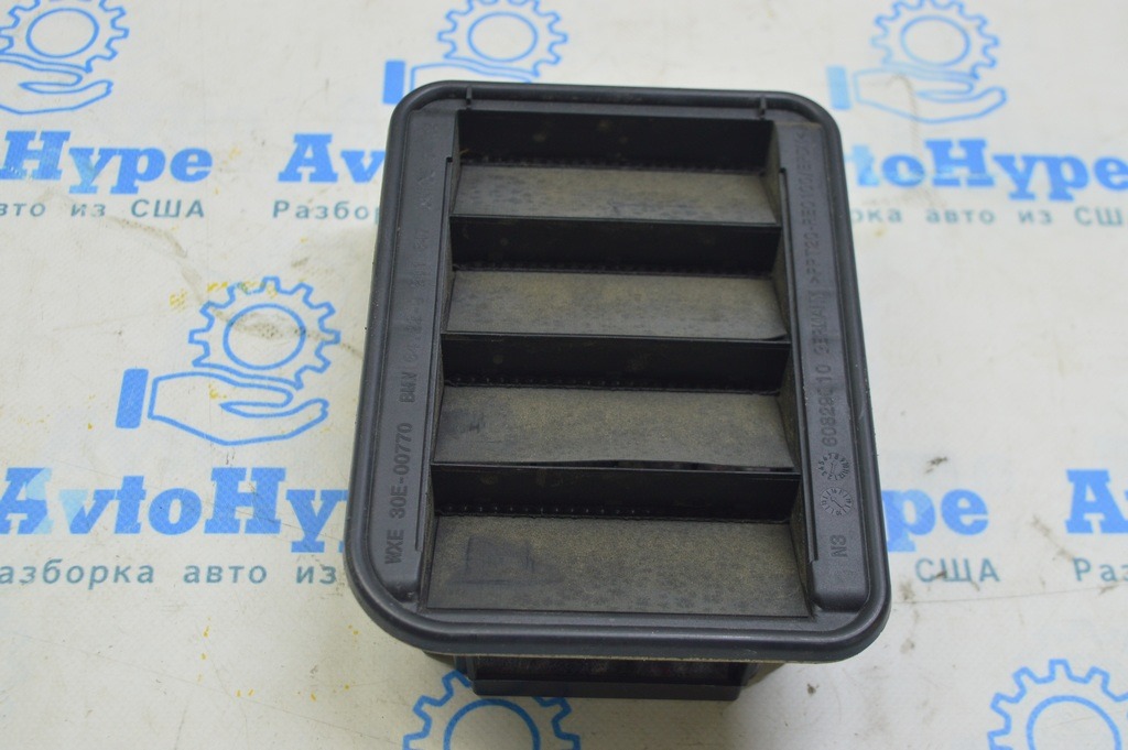 Щиток вентиляции правый BMW X1 F48 16-20