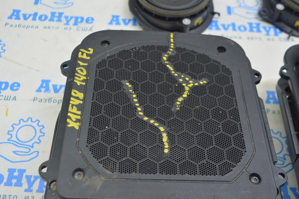Сетка сабвуфера левая BMW X1 F48 16-22 деланная (01)