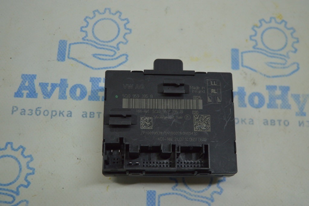 Компьютер двери задней правой Audi A3 8V 15-20 (01)