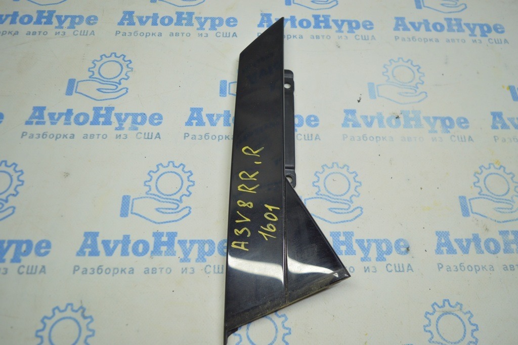 Накладка двери боковая задняя правая Audi A3 8V 15-20 4d, 5d