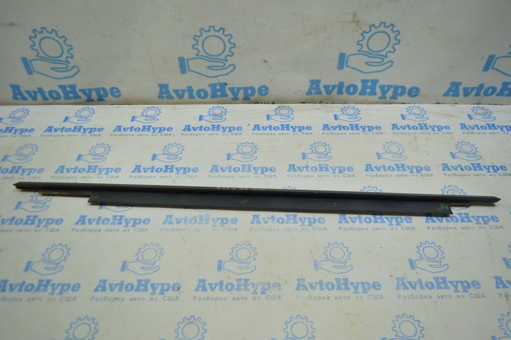 Молдинг дверь-стекло центральный зад прав Audi A3 8V 15-20
