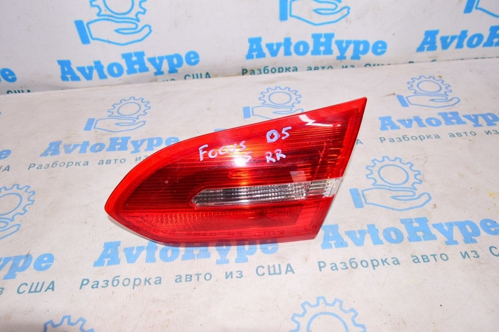Фонарь внутренний (крышка багажника) правый Ford Focus mk3 15-18 рест 4d (05)