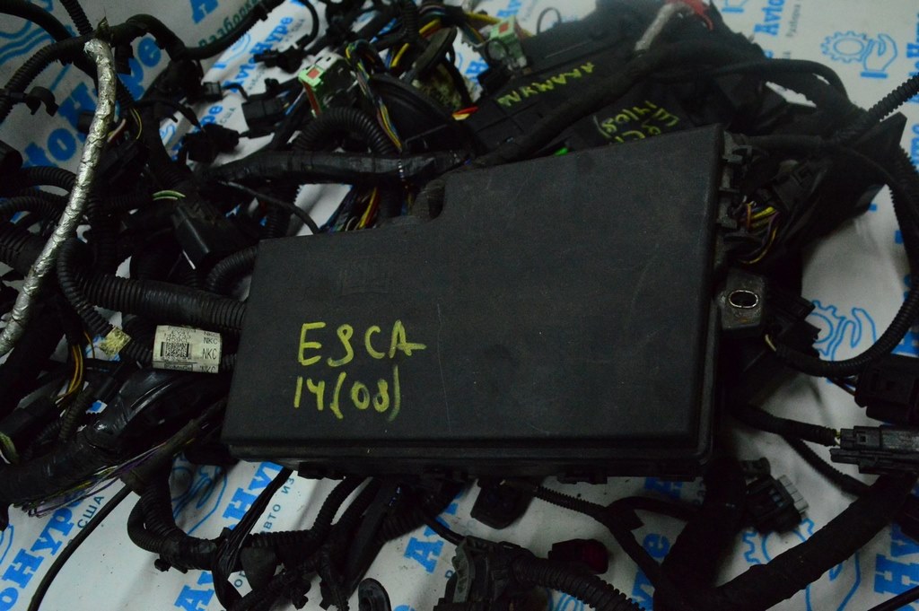 Блок предохранителей подкапотный Ford Escape MK3 13-19 1.6Т (08)