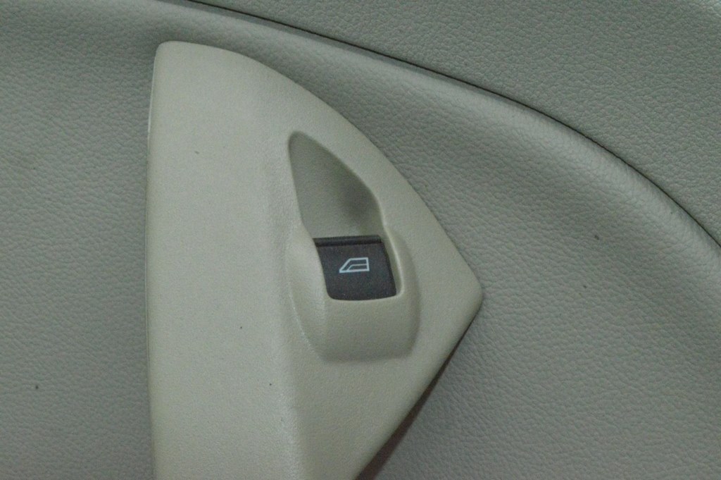 Управление стеклоподъемником зад прав Ford Escape MK3 13-