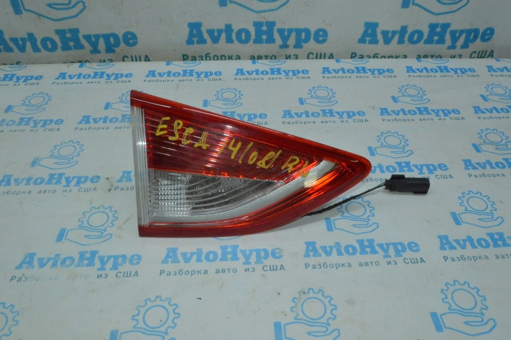 Фонарь внутренний (крышка багажника) левый Ford Escape MK3 13-16 дорест (08)