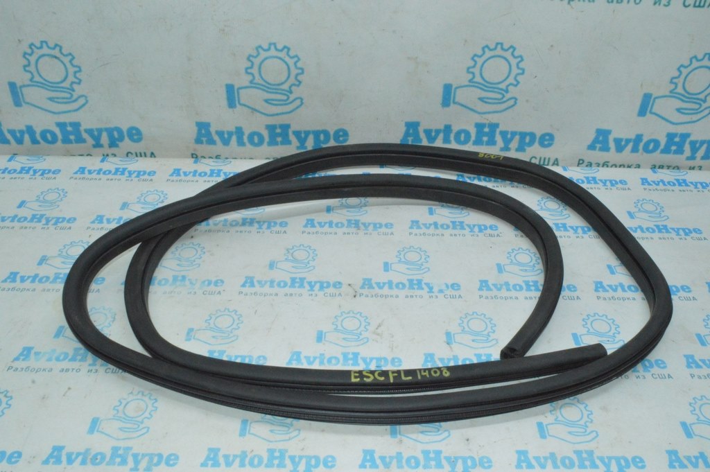 Уплотнитель дверного проема перед лев Ford Escape MK3 13-